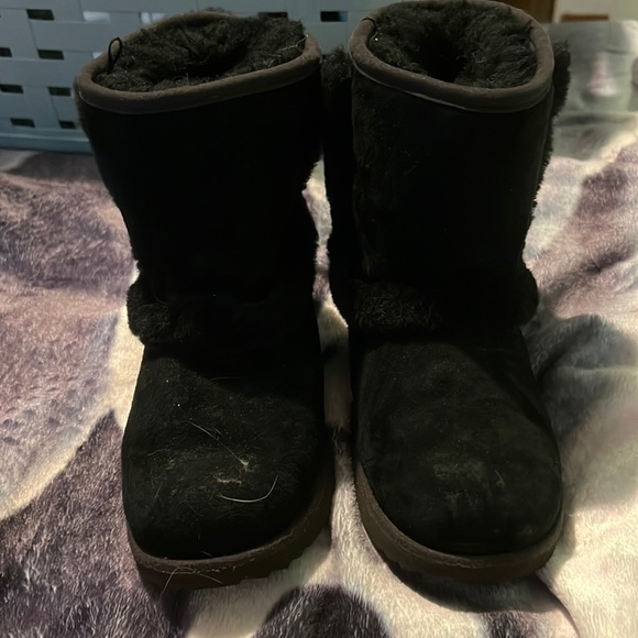 Black ankle Ugg boots size 1 - Picture 1 of 2